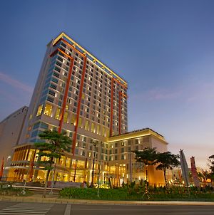 Harris Hotel & Conventions Μπεκάσι Exterior photo