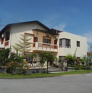 Driftwood Guest House Malacca Exterior photo