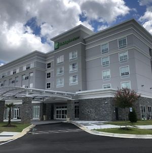Holiday Inn & Suites Fayetteville W-Fort Bragg Area Exterior photo