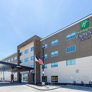 Holiday Inn Express & Suites - Springfield North, An Ihg Hotel Exterior photo