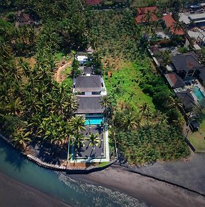 Kutus Kutus Saba Beach Villa Μπαλί Exterior photo