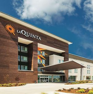 La Quinta Inn & Suites By Wyndham Wichita Northeast Ουιτσιτά Exterior photo