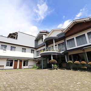 Abang Hotel Ciwidey Μπαντούνγκ Exterior photo