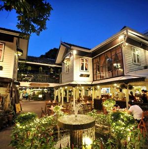 Silom Village Inn Μπανγκόκ Exterior photo