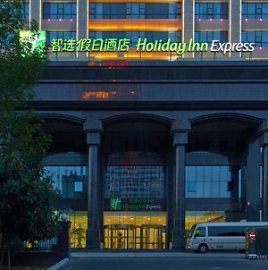Holiday Inn Express Luoyang City Center Exterior photo