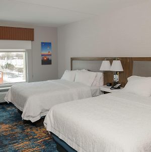 Hampton Inn & Suites Erie Bayfront Exterior photo