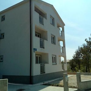 Apartments With A Parking Space Starigrad, Paklenica - 12992 Starigrad Paklenica Exterior photo