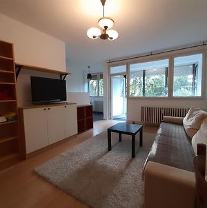 Simple Condo With Bedroom, Living Room And Free Parking. Ζάγκρεμπ Exterior photo