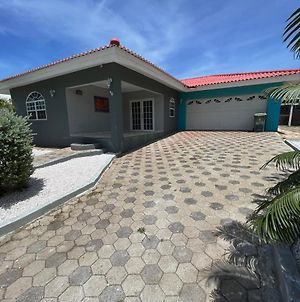 Villa Vivamus Curacao - Spacious 3-Bedroom Villa With Pool And Gourmet Kitchen Βίλλεμσταντ Exterior photo