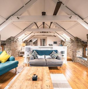 Stunning Converted Granary In Heart Of St Davids Exterior photo