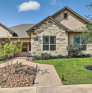 Gorgeous College Station Townhome With Patio! Exterior photo