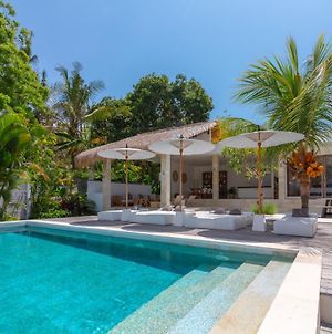 Villa Rasa Senang, With Private Cook And Pool Karangasem Exterior photo