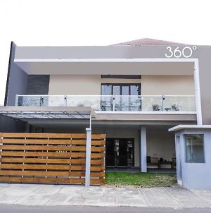 360° Guest House Purwokerto Exterior photo