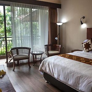 Villa Sawah Hotel And Resort Μπογκόρ Exterior photo