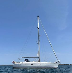 Beautiful And Comfortable Sailboat With Secure Parking Available Ξενοδοχείο Βαρκελώνη Exterior photo