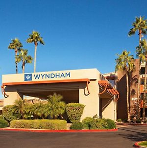 Wyndham Phoenix Airport - Tempe Ξενοδοχείο Exterior photo