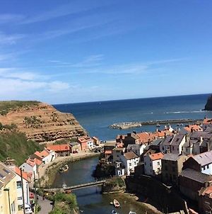 Endeavour, Staithes Bed and Breakfast Exterior photo