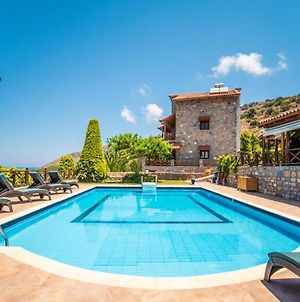 Awesome Home In Milatos, Lasithi With 4 Bedrooms, Wifi And Private Swimming Pool Exterior photo