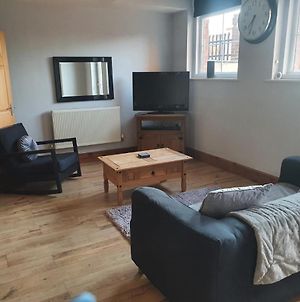 Spacious Fully Furnished 2 Bed Appartment Next To Bae, Barrow-in-Furness Exterior photo