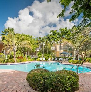 Coral Palm By Avantstay Key West Walkable Gated Community Shared Pool Month Long Stays Only Stock Island Exterior photo