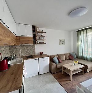 Central Cosy, Fully Renovated 2 Bedroom Near The Cathedral Βάρνα Exterior photo