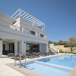 Ivory Villa, With Effusive Design, By Thinkvilla Πέραμα Exterior photo