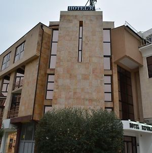 Hotel Republika Μπεράτ Exterior photo