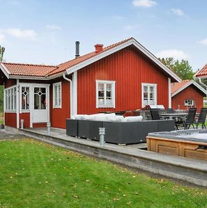 Stunning Home In Karlstad With Jacuzzi, Sauna And 3 Bedrooms Exterior photo