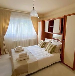 Lovely & Quiet 1-Bedroom Condo With Free Parking Βουκουρέστι Exterior photo
