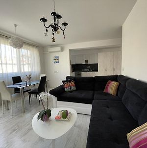 Bright & Spacious 1Bd Flat With A Cute Balcony Σόφια Exterior photo