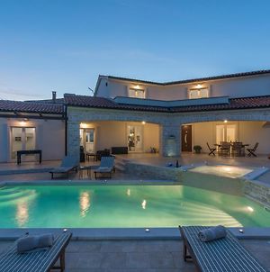 New Luxury Villa Bellavista With Pool & Hidromassage With An Amazing View Of Motovun Vižinada Exterior photo