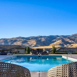 Luxury Retreat - King Beds, Hot Tub, & Pool - Family & Remote Work Friendly Διαμέρισμα Reno Exterior photo