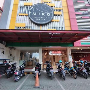 Miko Rooms & Capsules Hotel Σουραμπάγια Exterior photo