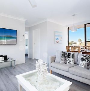 Bellevue 7 Renovated Unit With Air Con Views Central To Cbd Nelson Bay Exterior photo