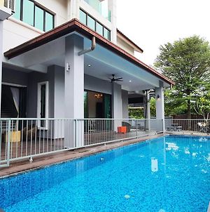 23Pax Ampang Homestay With Pool Exterior photo