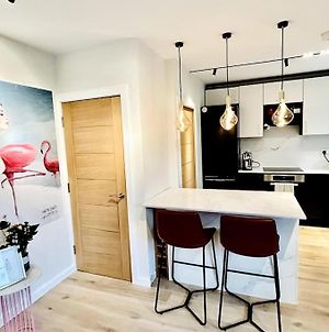 Newly Renovated Modern 2 Bedroom Flat In West Λονδίνο Exterior photo