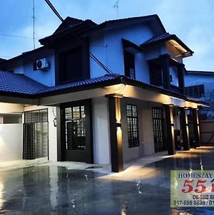 New 55 Homestay Corner Lot Spacious House In Bukit Bakri Muar Exterior photo