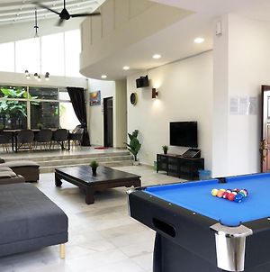 Eu 23Pax Bungalow With Pool Table & Swimming Pool Διαμέρισμα Ampang  Exterior photo