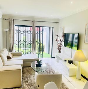 Quebec Apartments - Fully Furnished & Equipped 1 Bedroom Apartment Sandton Exterior photo