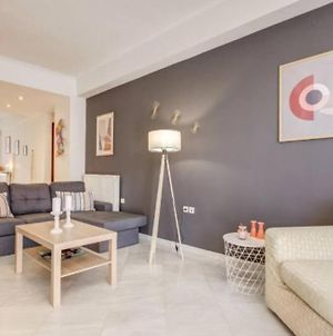 Chloe Lux Apartment With 2-Bdrms, Ensuite, Netflix- Lux Accommodation Νέα Μουδανιά Exterior photo