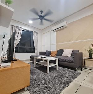 Lovely 3-Bedroom Serviced Apartment @ Cyberjaya Exterior photo