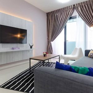 A Stylish & Cozy Suite In Suasana Jb Τζόχορ Μπάχρου Exterior photo
