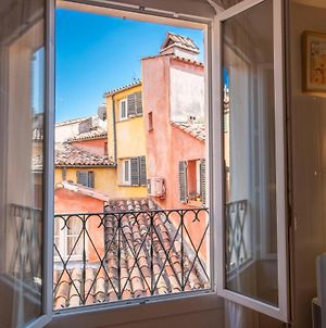 Spacious And Bright Flat Close To The Beach : Heart Of Old Νίκαια Exterior photo