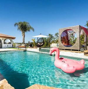 Magic Villa Overlooking Pool Oasis Τεμέκουλα
 Exterior photo