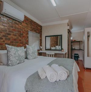 Cosy Cottages Guesthouse Potchefstroom Exterior photo