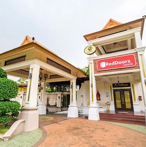 Reddoorz Plus Ruen Rattana Resort Νονταμπουρί Exterior photo