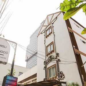 White Lodge Hotel Bangkok Μπανγκόκ Exterior photo