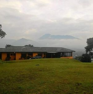 Villa Panggabean Sampal Exterior photo