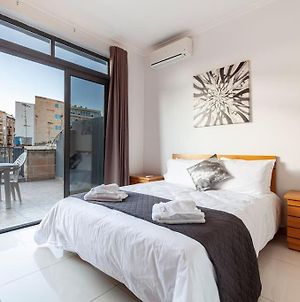 Comfortable Penthouse, Served With Lift, Wifi & Ac By 360 Estates Διαμέρισμα Gzira Exterior photo