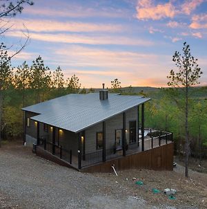 Vacana Overwatch Secluded Cabin, Beautiful Views, Large Back Deck, Pet Friendly Βίλα Broken Bow Exterior photo